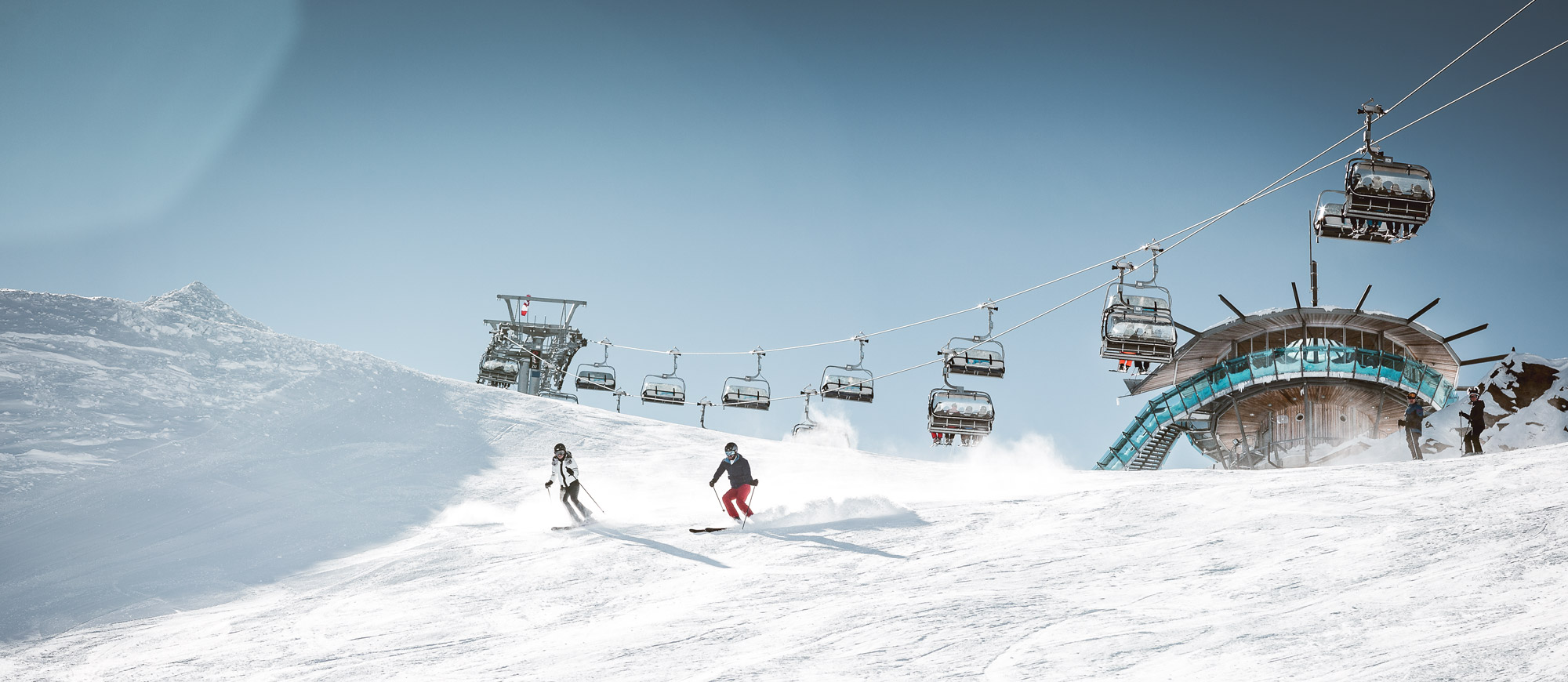 Winterurlaub Gurgl Skiurlaub Obergurgl, Skifahrer auf der Skipiste beim Wedeln.