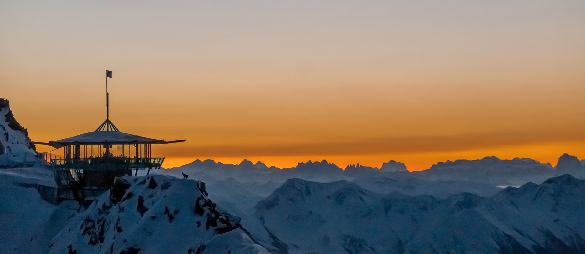 Winterurlaub Hochgurgl, Ansicht Bergrestaurant bei Sonnenuntergang